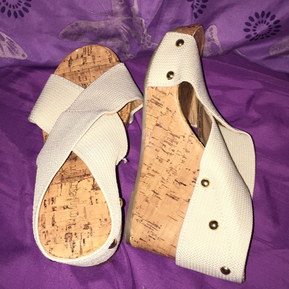 I am selling a pair of high heels for kids